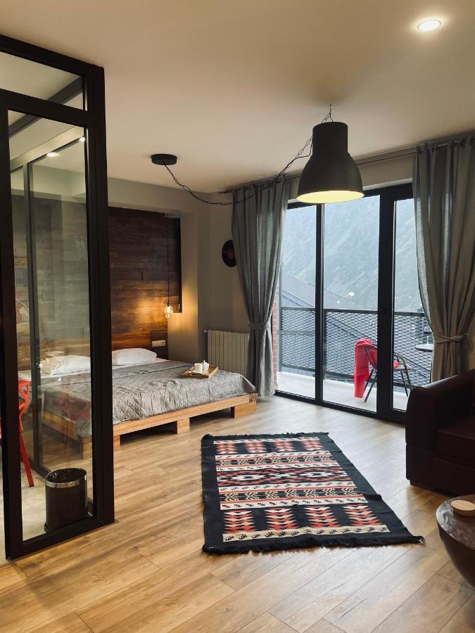 Kazbegi Stylish Apartment מראה חיצוני תמונה