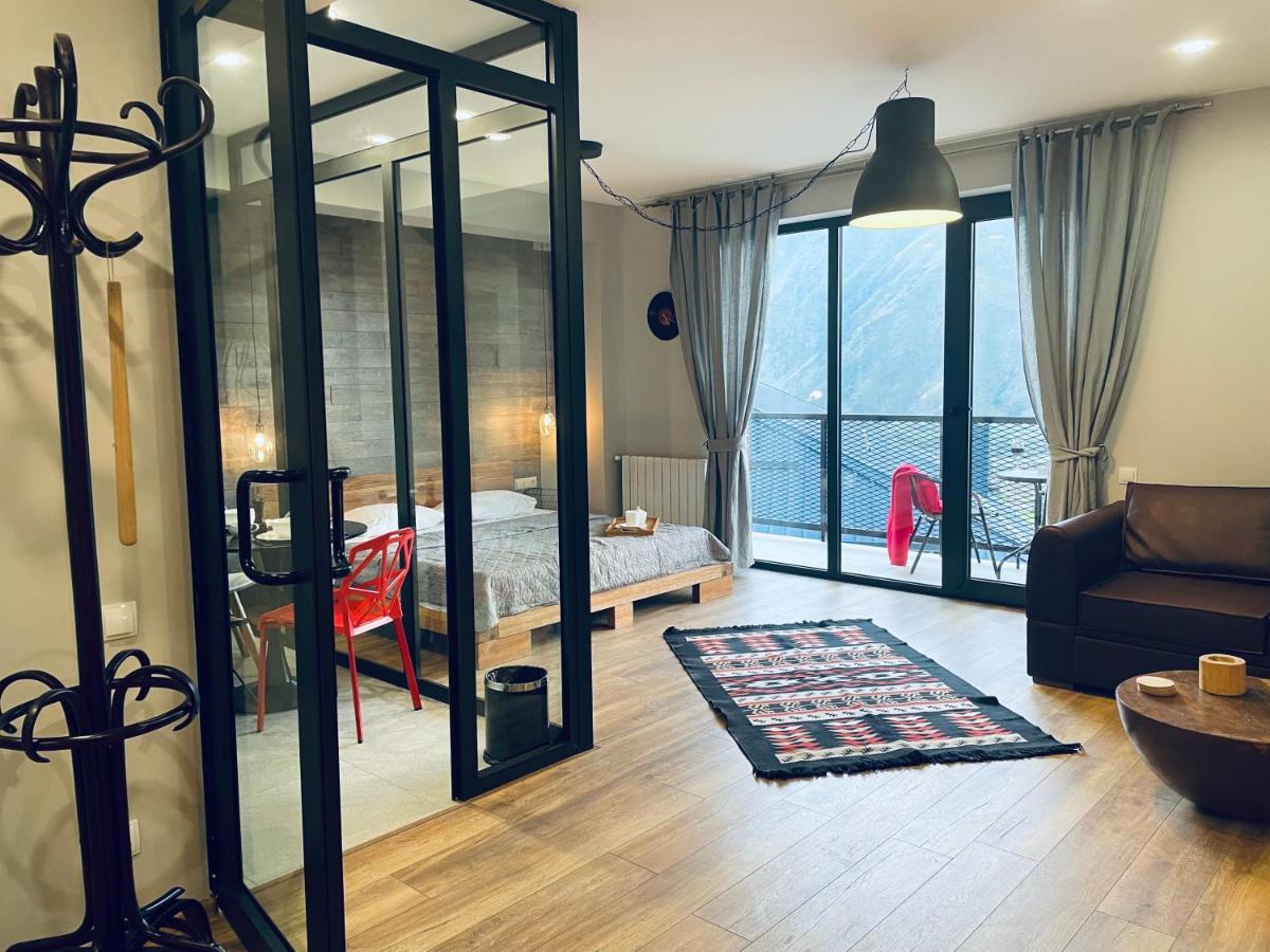 Kazbegi Stylish Apartment מראה חיצוני תמונה
