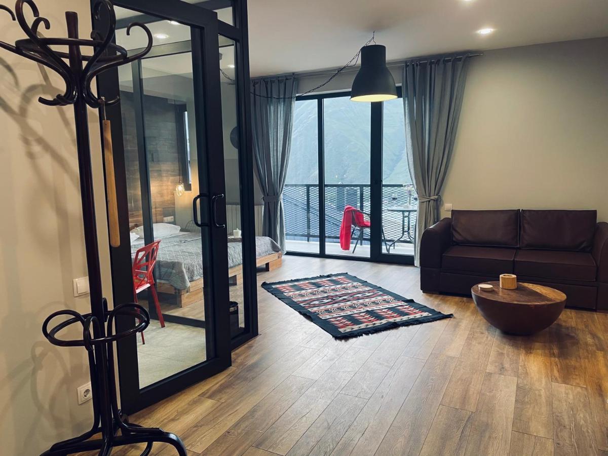 Kazbegi Stylish Apartment מראה חיצוני תמונה
